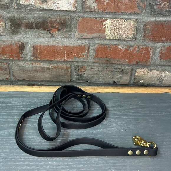 7' USA Biothane Standard Dog Leash w/Traffic Handle 5/8" wide Brass Trigger Snap - Picture 1 of 3